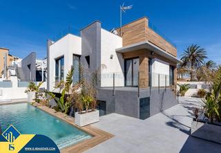 Xalet a Zona Carrefour - Urbanizaciones. Chalet con piscina privada, en la provincia de alicante, en la l
