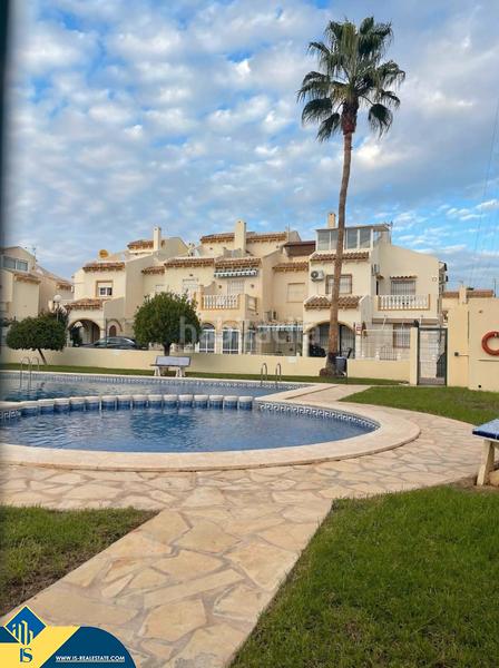 Foto ca1e6f54-849c-4b24-9472-6705143505f8. Casa aparellada amb piscina a Playa Flamenca Orihuela