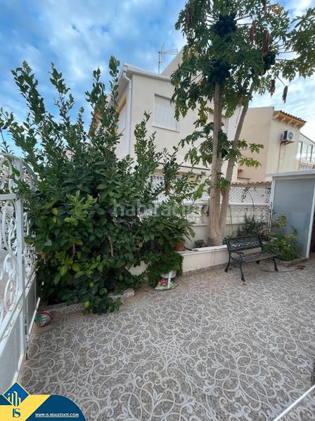 Foto fdcd2f3b-018e-4102-b1d5-06bc8d284c31. Casa aparellada amb piscina a Playa Flamenca Orihuela