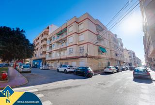 Penthouse in Las Piscinas Naturales. Ático reformado con terraza, en la provincia de alicante, en la