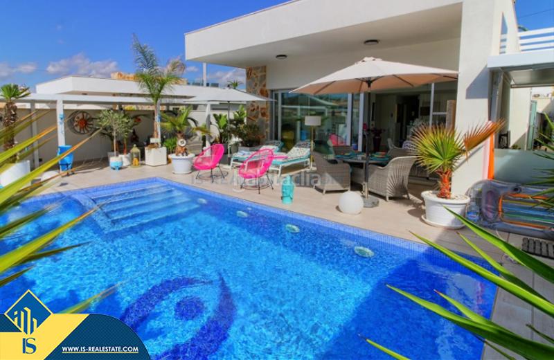 Foto 05ee75ab-5ef0-43f7-923c-e95e22f6ec9b. Xalet amb aparcament piscina a Zona Carrefour - Urbanizaciones Torrevieja