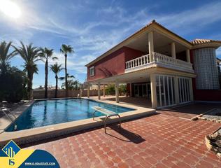 Xalet a Zona Carrefour - Urbanizaciones. Chalet con piscina privada, en la provincia de alicante, en la l