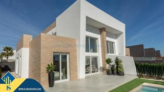 Chalet in Algorfa. Casas con piscina en construcción en algorfa, provincia de alica