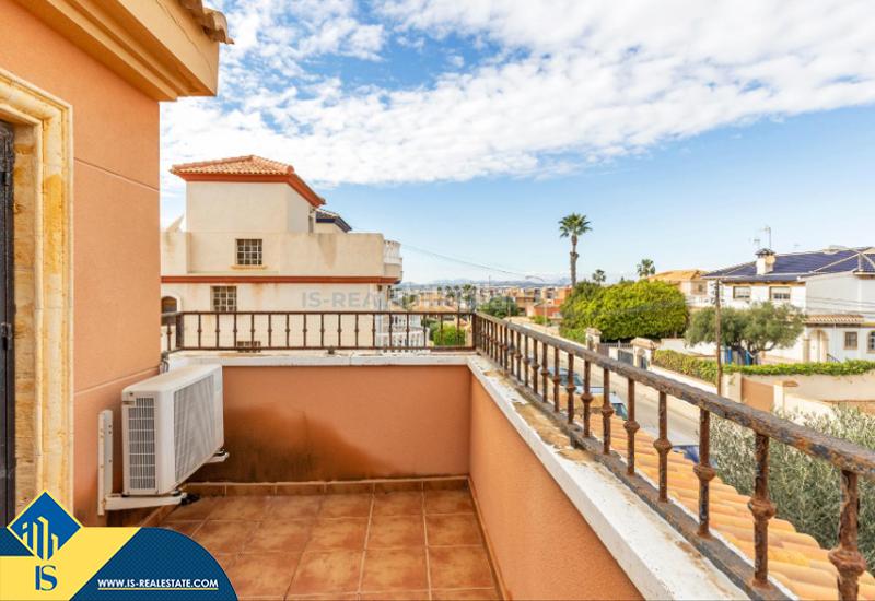 Foto 52cb1729-7ede-4076-a7a2-ec2c0ac7cf5a. Chalet mit parking pool in Aguas Nuevas Torrevieja