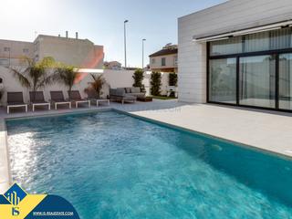 Haus in Pilar de la Horadada Ciudad. Casas con piscina privada en construcción en orihuela costa, pro