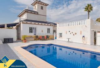 Xalet a La Regia. Villa con piscina privada en orihuela costa, provincia de alican