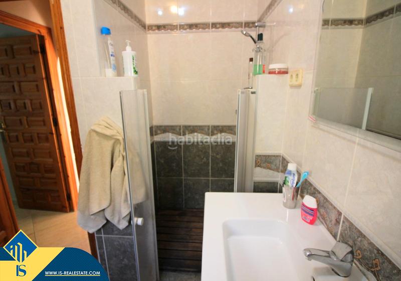 Foto 02e8e795-d0b9-4751-a5e9-b1a7c8faef3b. Chalet with fireplace heating parking pool in La Florida Orihuela