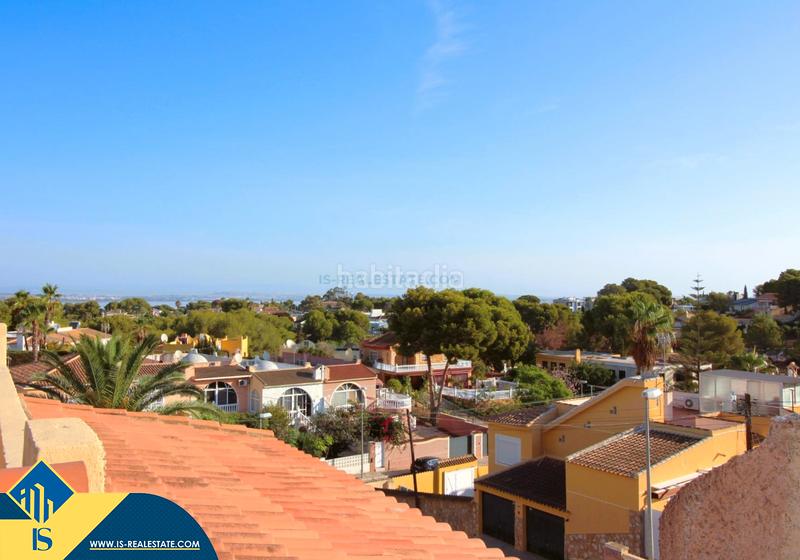 Foto 2440a855-1117-4a3a-b89b-eb88f2da320c. Chalet with fireplace heating parking pool in La Florida Orihuela