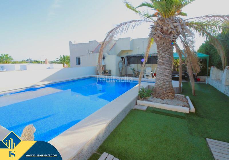 Foto 51960bee-cae5-41e1-b79b-922f0678905e. Chalet with fireplace heating parking pool in La Florida Orihuela