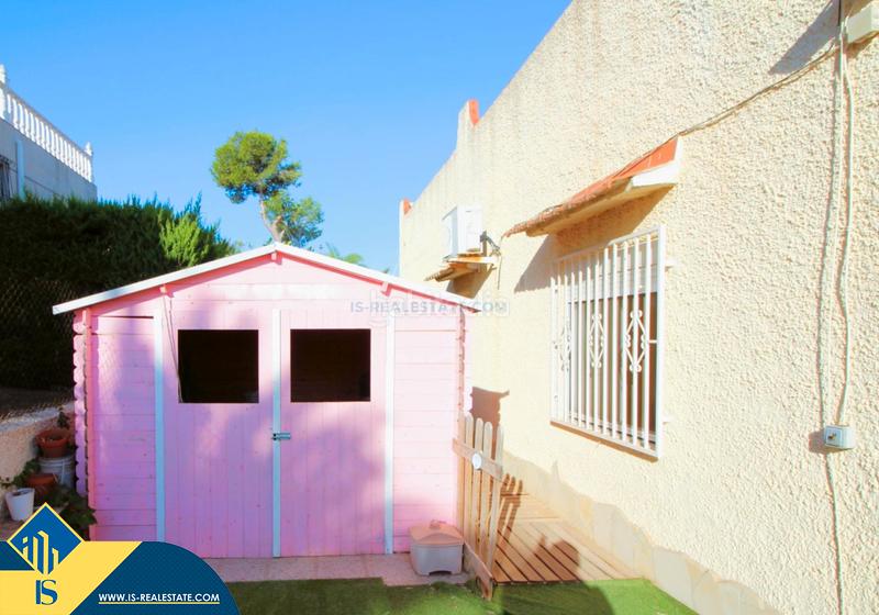 Foto 7242e2f3-2186-4e9d-9b41-2ef5f126bd9e. Chalet with fireplace heating parking pool in La Florida Orihuela