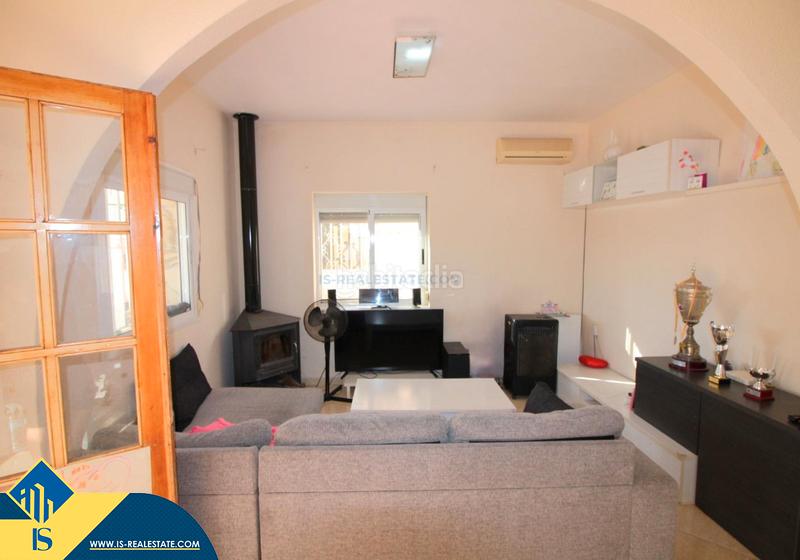 Foto 7f634dc6-6e3f-4de5-892e-795d29b65500. Chalet with fireplace heating parking pool in La Florida Orihuela