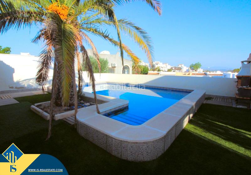 Foto b848f3bd-4d08-452a-a2df-571c7b8552af. Chalet with fireplace heating parking pool in La Florida Orihuela