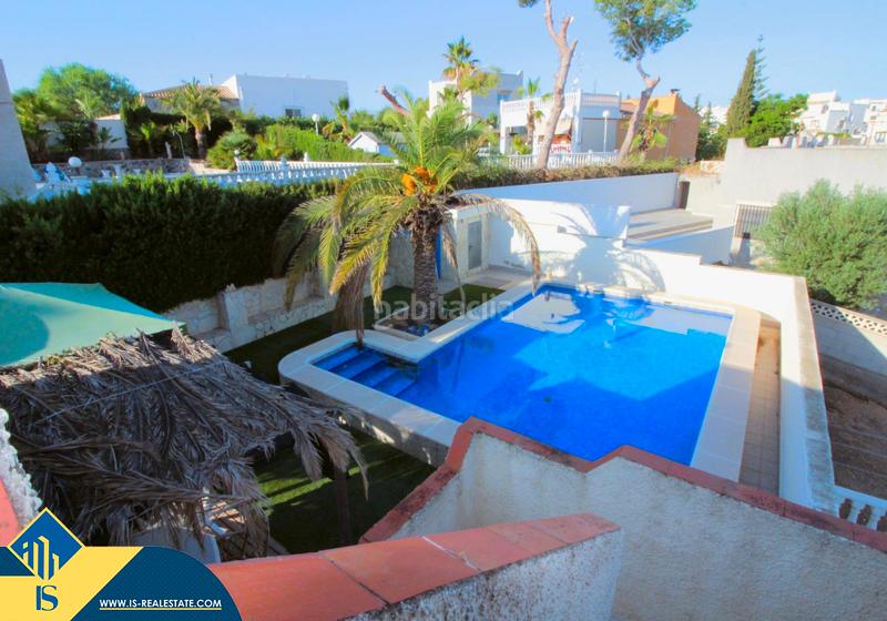 Foto d581f821-7563-4883-94ff-8115ec0dfce3. Chalet with fireplace heating parking pool in La Florida Orihuela