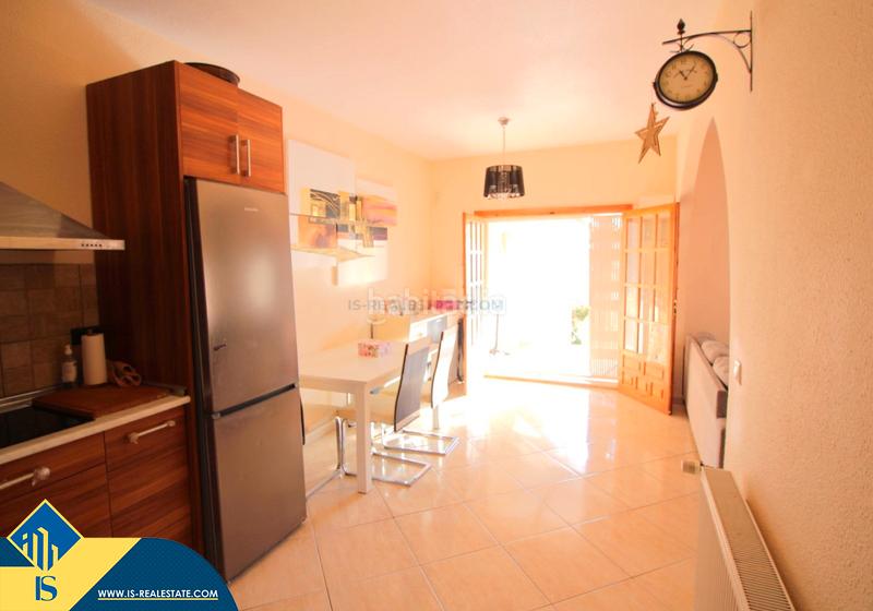 Foto d906f107-9277-453e-93aa-b08c3b25b990. Chalet with fireplace heating parking pool in La Florida Orihuela