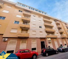 Apartamento en Antonio Machado. Apartamento reformado con piscina compartida en torrevieja, prov