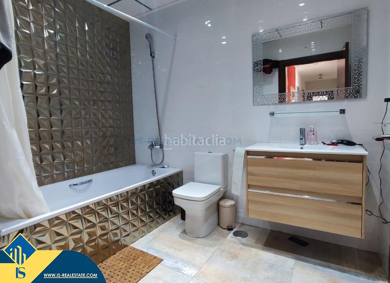 Foto ad536b6d-4bfe-4b29-abec-13d78a36e32c. Xalet amb aparcament piscina a Pueblo Latino Pilar de la Horadada