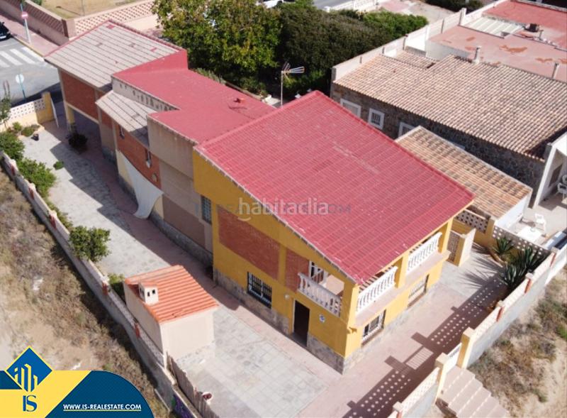 Foto f7ac3d16-f796-4e02-a2e0-6379328c2764. Casa amb aparcament a Guardamar Playa Guardamar del Segura