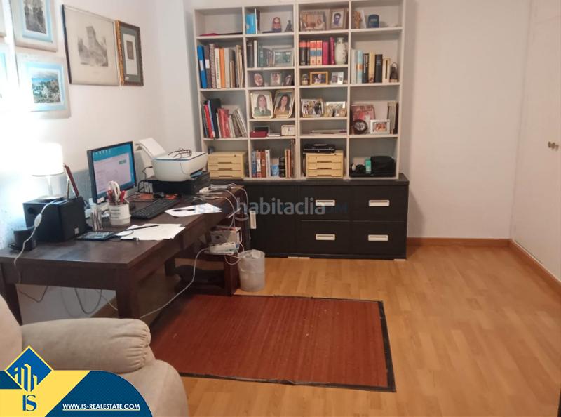 Foto d0bf9d0d-cae2-4583-ac98-9f6452ecccd5. Piso apartamento con balcón , provincia . 4 habitaciones | 138 m² | 1 kilómetro del mar en Alicante