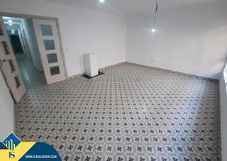 Appartement à Carolinas Bajas. Apartamento reformado con terraza en alicante, provincia de alic