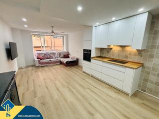 Appartement à Carolinas Bajas. Apartamento reformado con terraza en alicante, provincia de alic