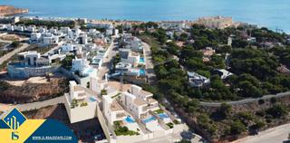 Casa a Campoamor. Casas con piscina privada en construcción en orihuela costa, pro