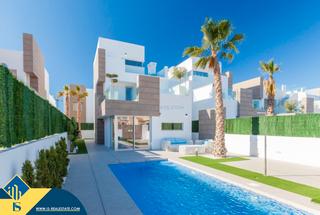 Chalet à El Raso. Chalet con piscina privada en guardamar del segura, provincia de