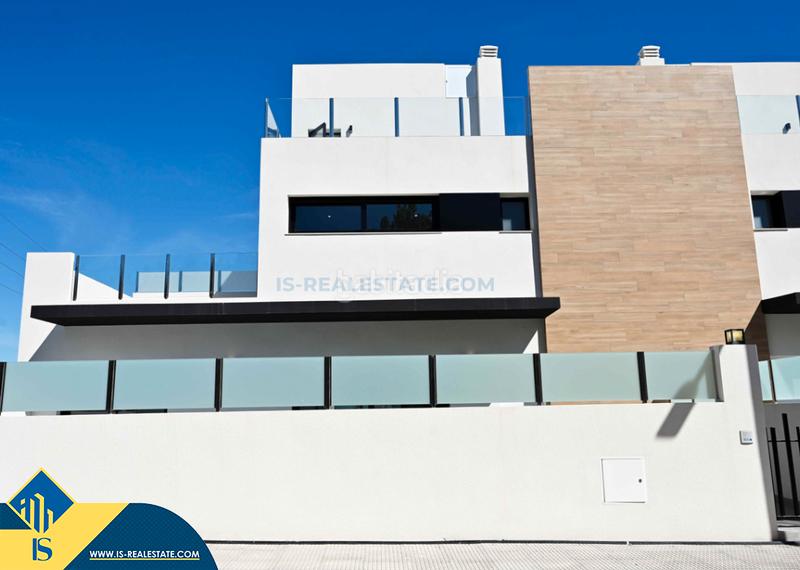 Foto 526ba30d-5d5c-41f2-b6ed-d37fe73734d4. Chalet casas con piscina privada en construcción costa, provincia de alicante. 3 habitaciones | 102-114 m² | 5 kilómetros del en Orihuela