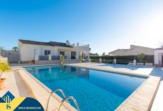 Chalet en Zona Carrefour - Urbanizaciones. Chalet con piscina privada, en la provincia de alicante, en la l