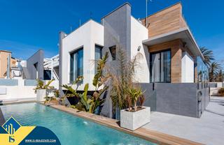 Chalet in Los Europeos. Casa en construcción en torrevieja, provincia de alicante. 4 hab