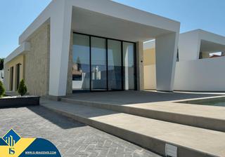 Casa en Zona Carrefour - Urbanizaciones. Chalet con piscina privada, en la provincia de alicante, en la l