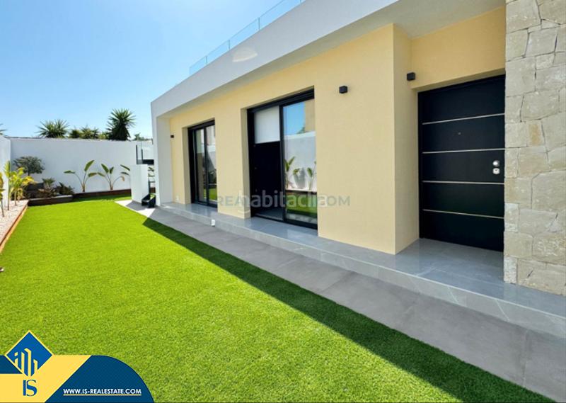 Foto a31304a8-a2c1-4a2c-bf1f-9b4401cd2c00. Haus mit parking pool in Zona Carrefour - Urbanizaciones Torrevieja