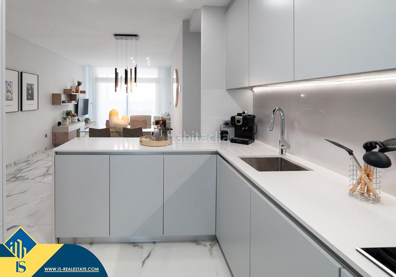 Foto 53d63c01-d4e7-4529-96e9-64ae0e89f6b8. Apartament amb aparcament piscina a Playa Poniente Benidorm