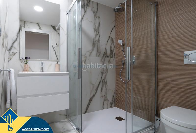 Foto 79e7bdcc-dfed-4e45-968e-6c30775cf77e. Apartament amb aparcament piscina a Playa Poniente Benidorm