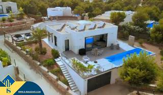 Chalet in Lomas de Campoamor - Las Ramblas. Villa con piscina privada en orihuela costa, provincia de alican