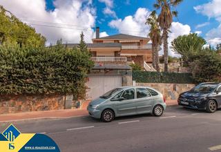 Chalet à Los Balcones-Los Altos. Chalet con piscina privada, en la provincia de alicante, en la l