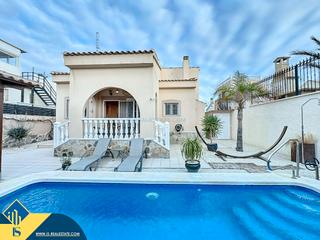 Chalet en Rojales. Chalet con piscina privada, en la provincia de alicante, en roja