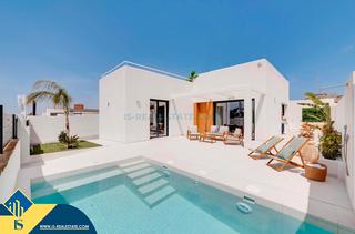 Chalet en Rojales. Chalet con piscina privada, en la provincia de alicante, en roja