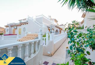 Casa  Calle pealara. Bungalow con piscina compartida en torrevieja, provincia de alic