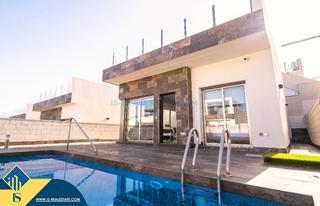 Xalet a Los Almendros. Villa con piscina privada en orihuela costa, provincia de alican