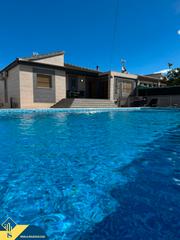 Chalet en Los Balcones-Los Altos. Chalet reformado con piscina privada en la provincia de alicante