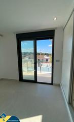 Chalet à Los Balcones-Los Altos. Chalet con piscina privada, en la provincia de alicante, en la l