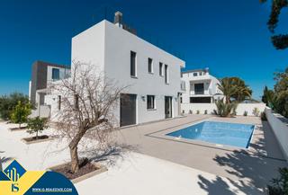Chalet en Los Balcones y los Altos. Casa en construcción en la provincia de alicante, en la localida