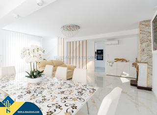Chalet in Punta Prima. Casa en construcción en la provincia de alicante, en la localida