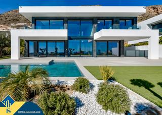 Casa a Golf Bahía. Villa con piscina privada en construcción en finestrat, provinci