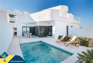 Xalet a Los Balcones-Los Altos. Chalet con piscina privada, en la provincia de alicante, en la l