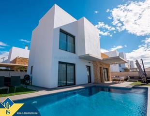 Chalet en Rojales. Chalet con piscina privada, en la provincia de alicante, en roja