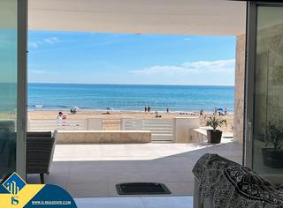 Haus in Los Europeos. Chalet en primera línea de mar en la provincia de alicante, en l