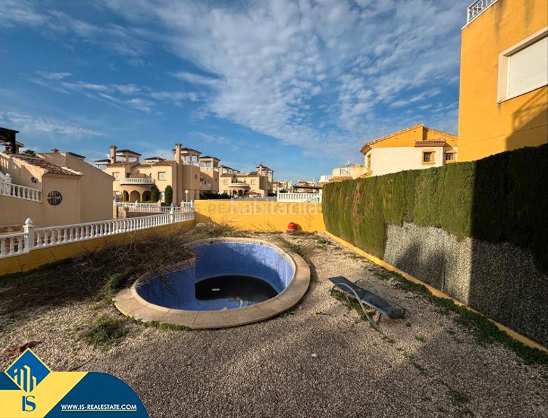 Foto b30622eb-a2c0-485d-9335-a89bc1a7c695. Xalet amb aparcament piscina a El Raso Guardamar del Segura