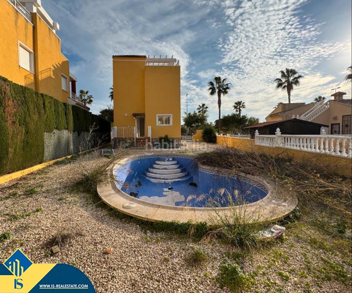 Foto da5f704b-d380-43ce-9967-140a0da7d863. Xalet amb aparcament piscina a El Raso Guardamar del Segura