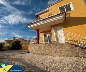 Xalet a El Raso. Chalet con piscina privada en guardamar del segura, provincia de